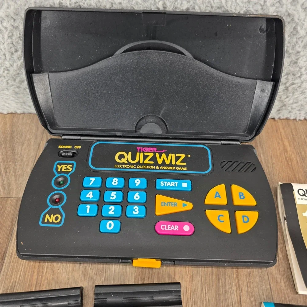 Tiger Quiz Wiz Electronic Trivia Game Console 4 Cartridges Nintendo Super Heroes